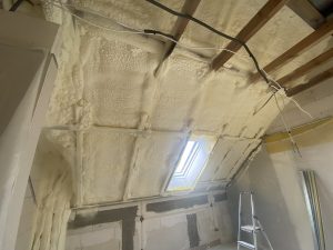 Wskazówki na długowieczność izolacji pianą pur: jak dbać o piankę.